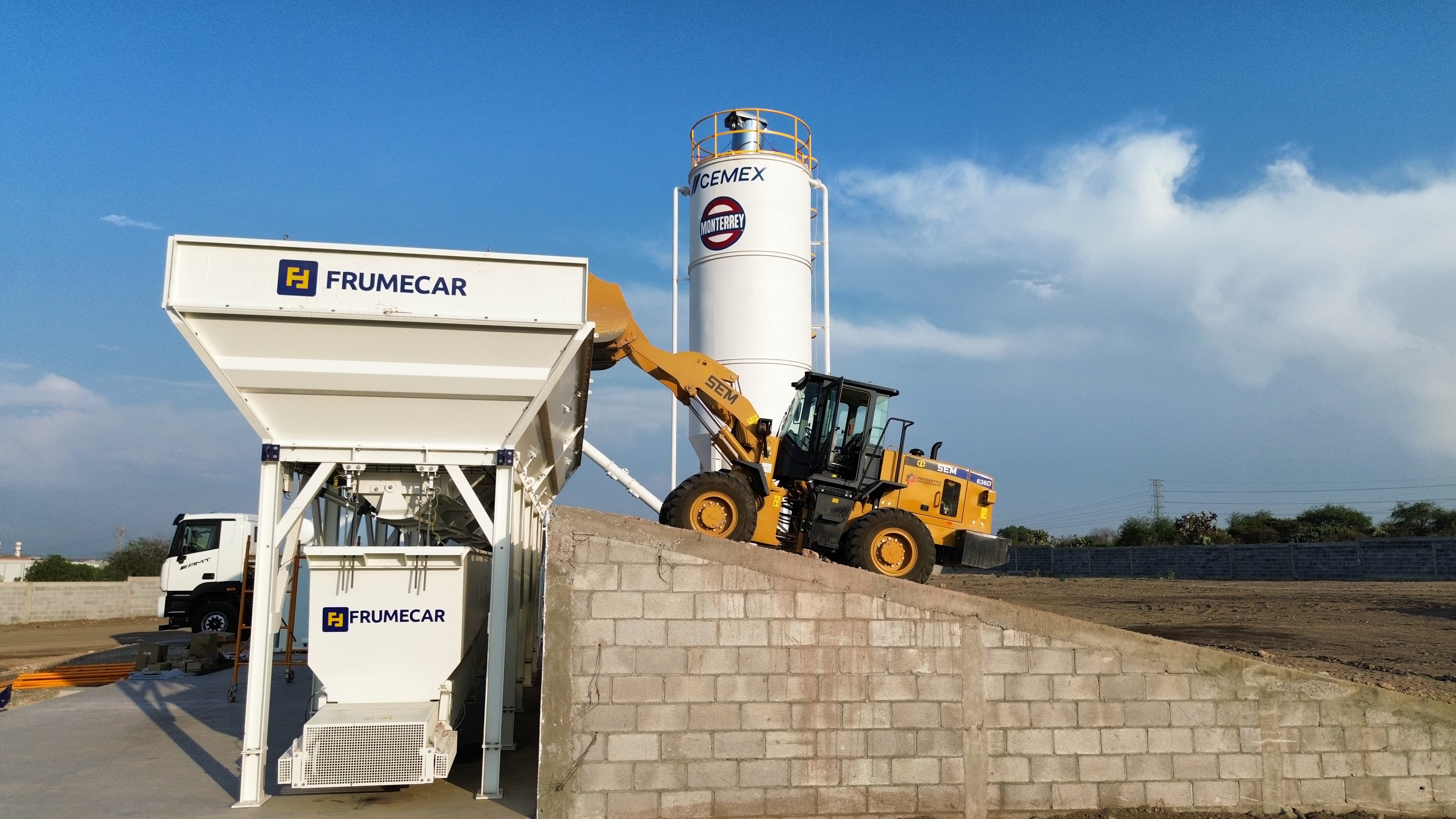 Dosificadora FRUMECAR y cargador
